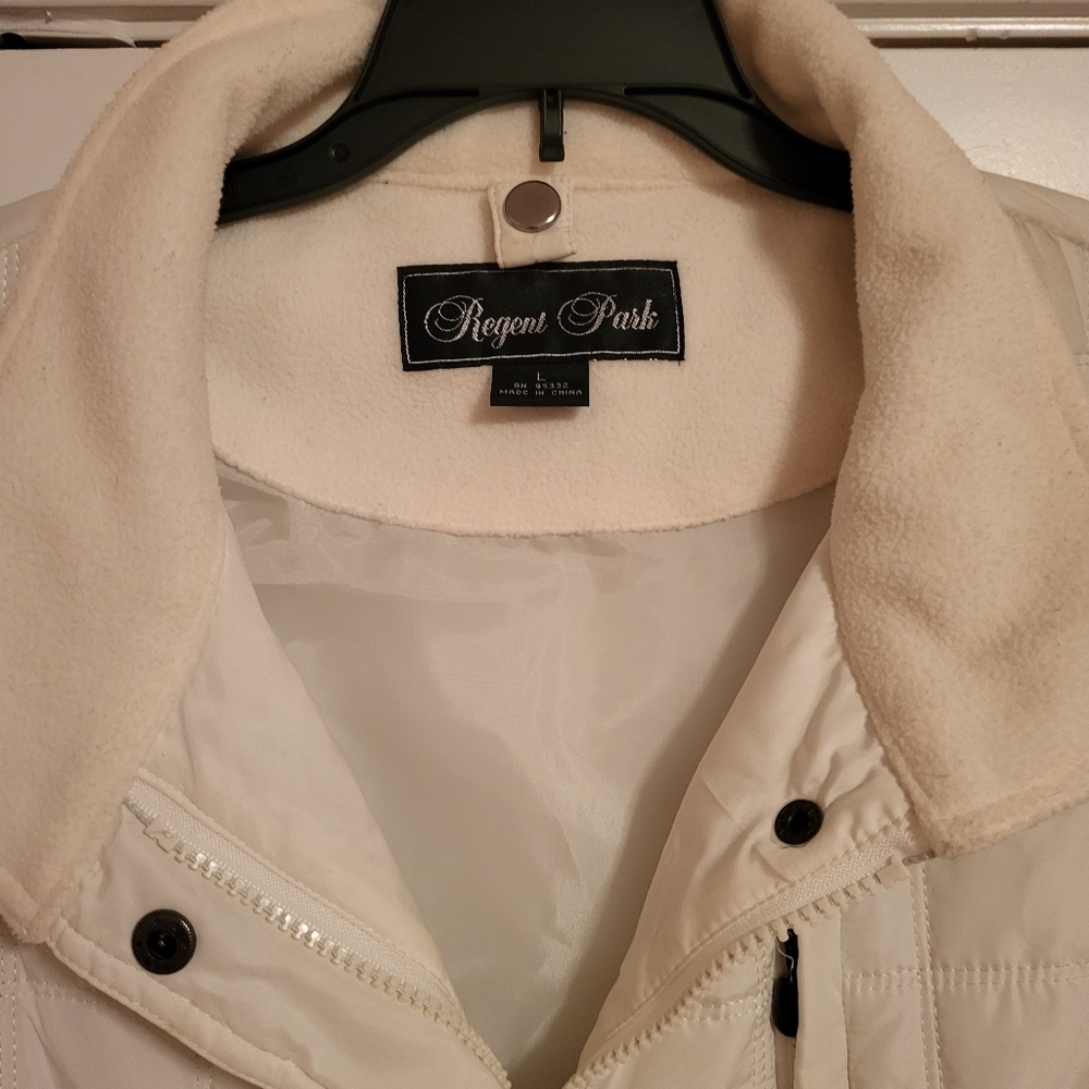 Ivory vest - Picture 8 of 9